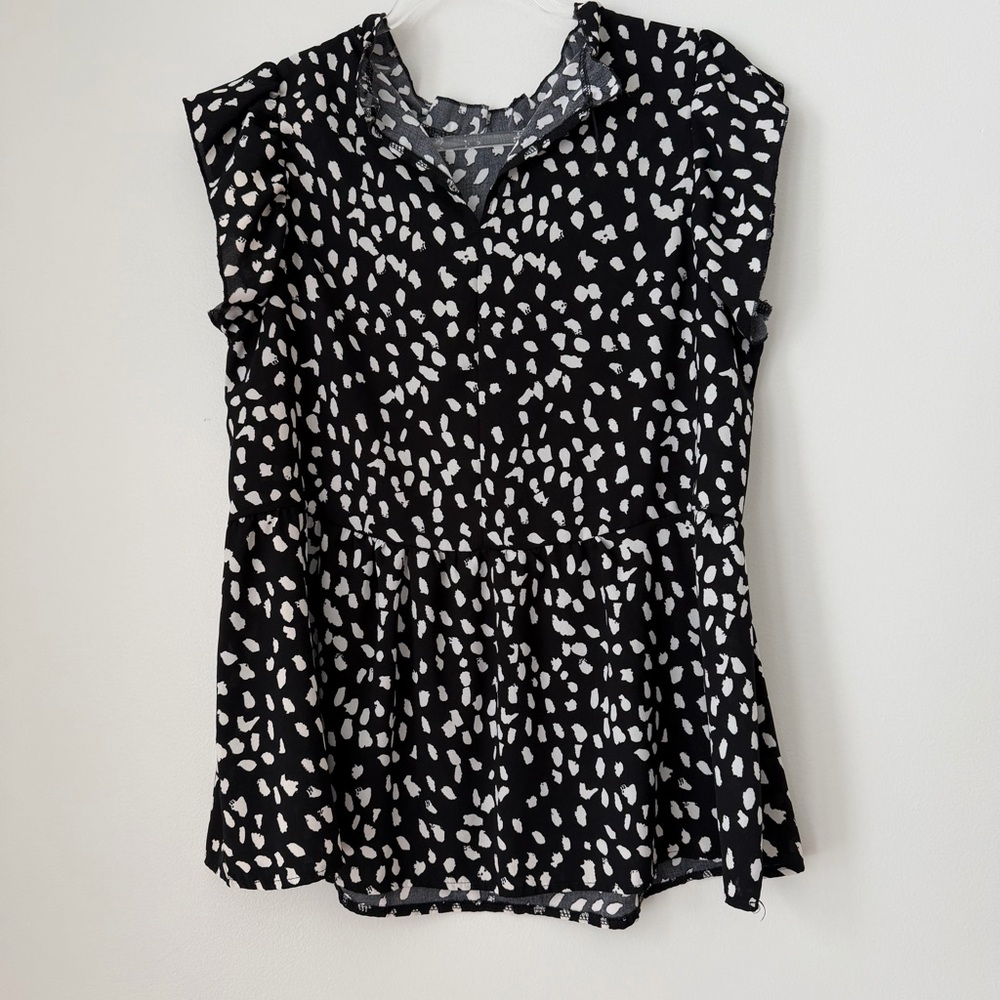 Black + White Printed Flutter Sleeve Women's Top Sz L - Picture 8 of 8